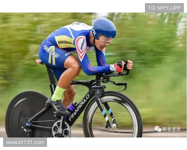 自行车选手赛前的热身韵律